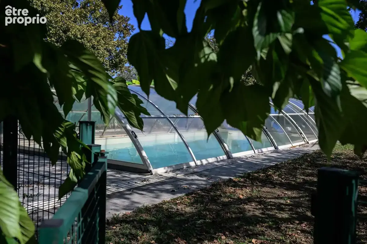 Une ferme de 1859, ses 4 600 m² de parc et sa piscine - photo 8