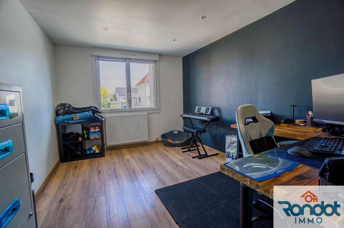 Maison à IS-SUR-TILLE