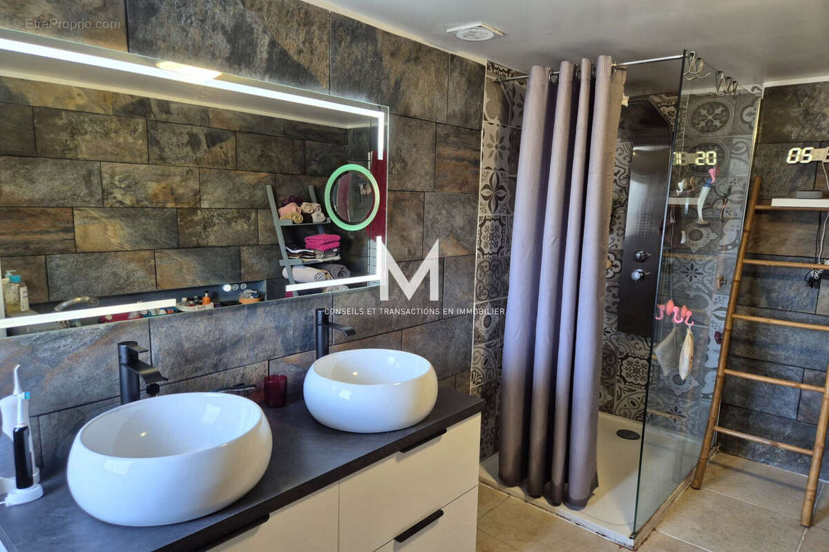 Maison à PLAN-DE-LA-TOUR