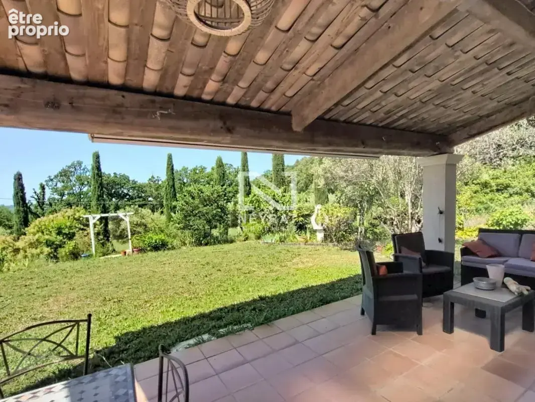 Tourrettes — secteur résidentiel premium - villa de plain-pied avec superbe jardin - photo 3