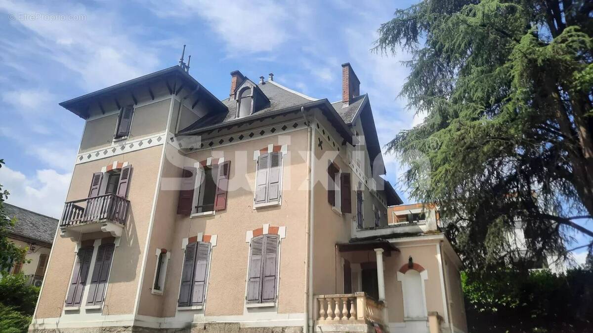 Appartement à CHALLES-LES-EAUX