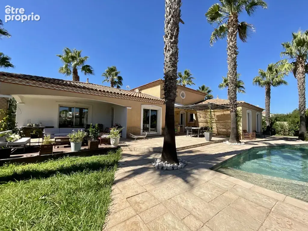 Villa de charme avec piscine, jardin paysager, double garage et prestations premium - photo 25