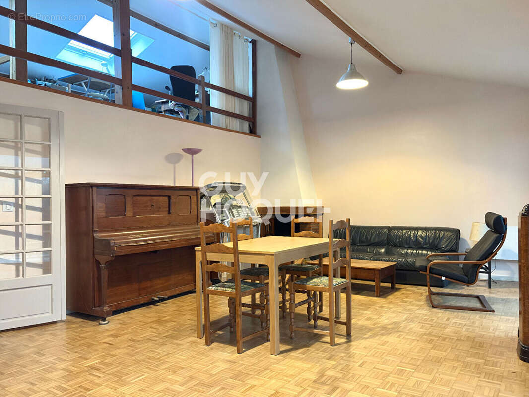 Maison à SAINT-PIERRE-DU-PERRAY