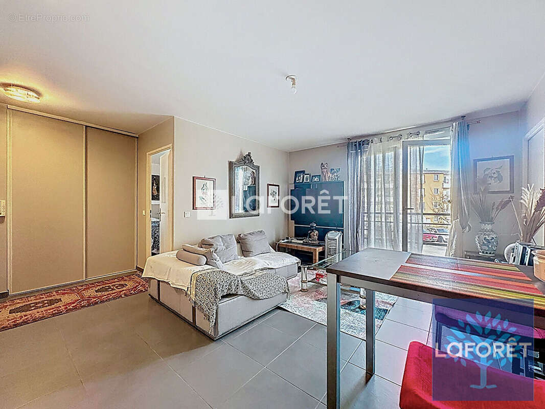 Appartement à VIGNEUX-SUR-SEINE