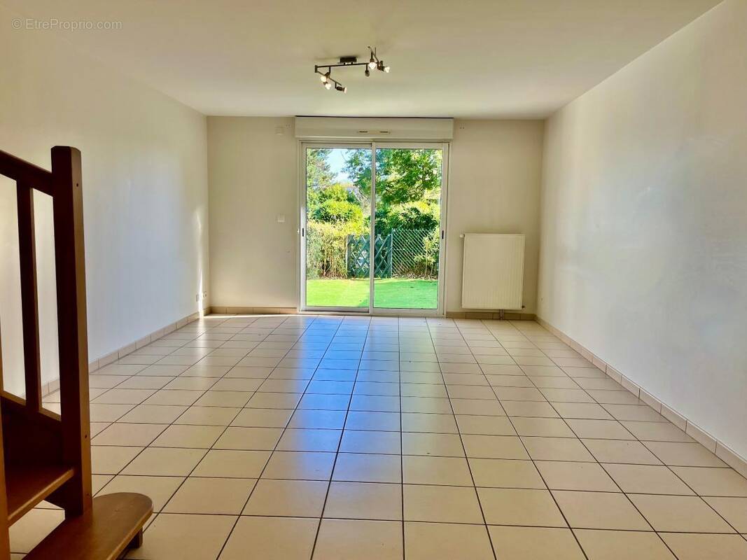   - Maison à LES PONTS-DE-CE