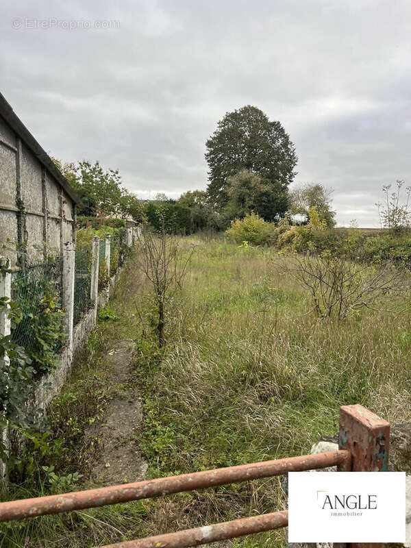 Terrain à GESNES-LE-GANDELIN
