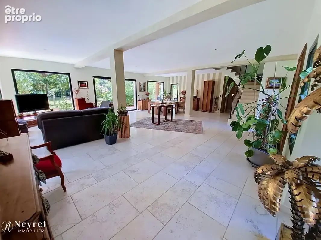Rare : Maison d'architecte d'exception de 308 m2 sur son terrain paysagé de 2546 m2 - photo 7