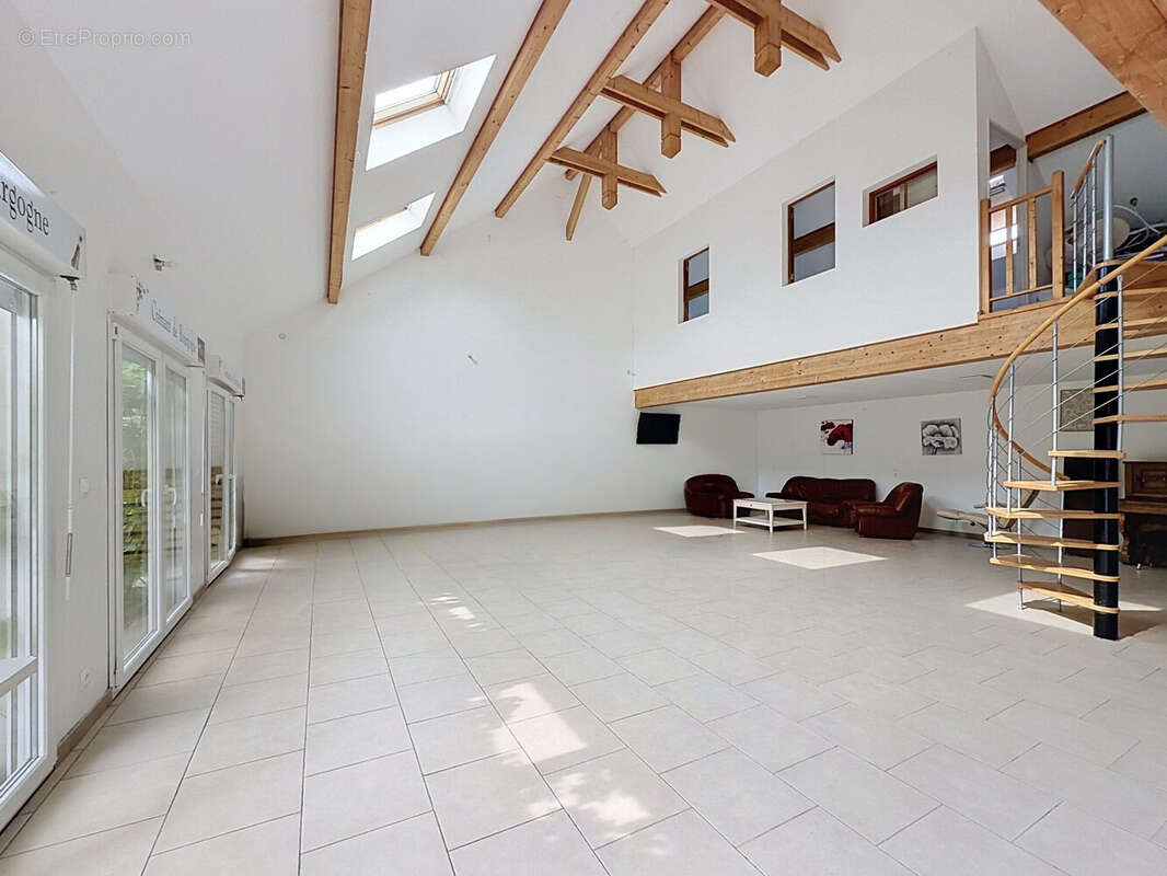 Appartement 474 m² à Lux  - photo 3