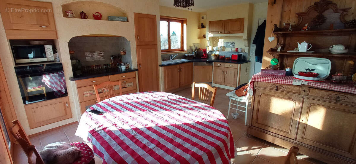 Maison à LIGNEROLLES