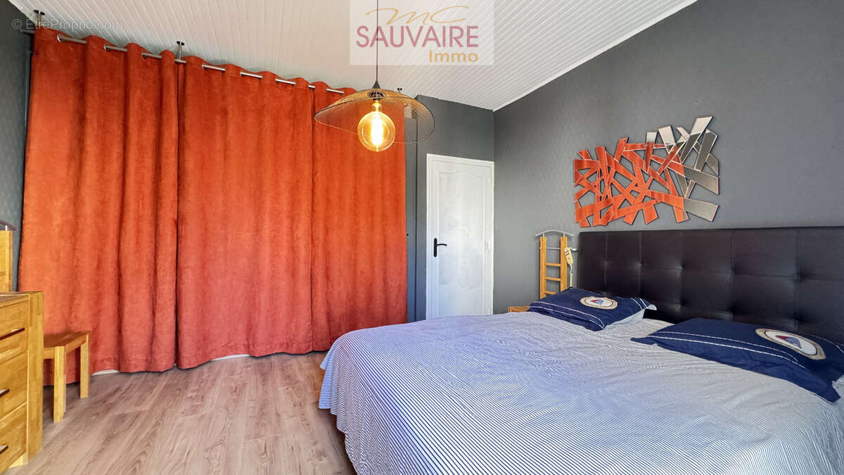 Maison à SAINT-LAURENT-DE-LA-SALANQUE