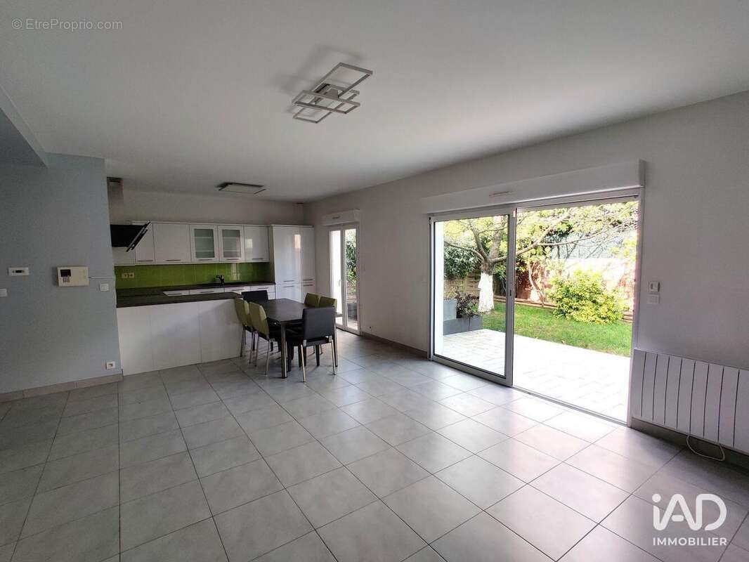 Photo 2 - Maison à NEUILLY-PLAISANCE