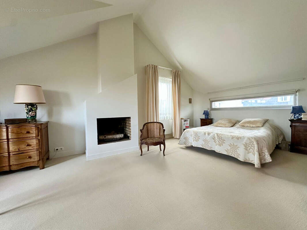 Maison à LE MESNIL-LE-ROI