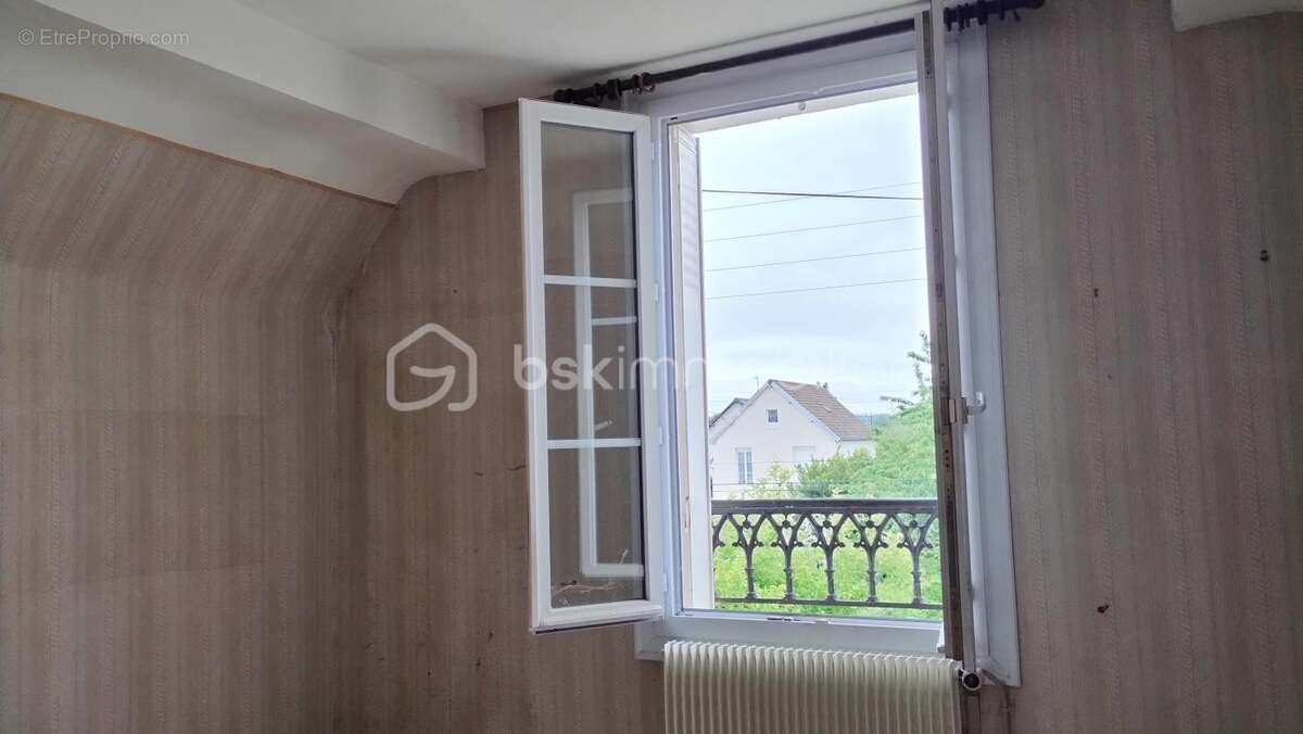 Maison 100 m² à Nazelles-Négron - photo 10