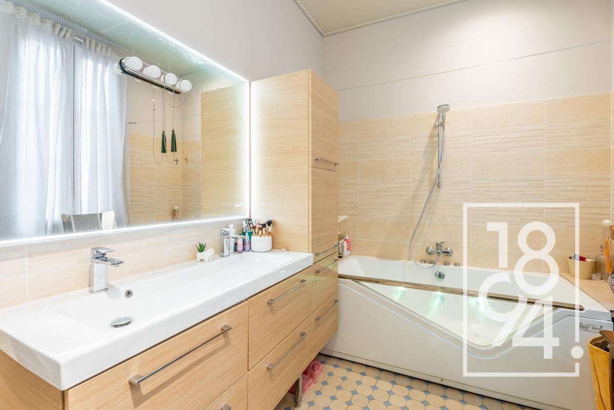 Appartement à MARSEILLE-8E