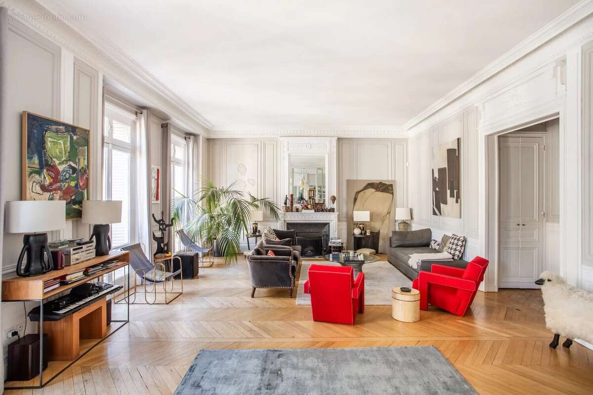 Appartement à PARIS-16E