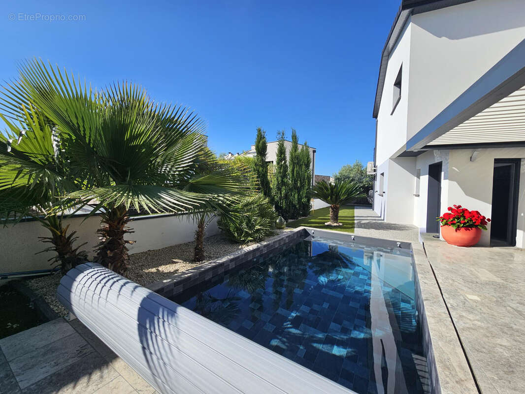 Maison à SALAISE-SUR-SANNE