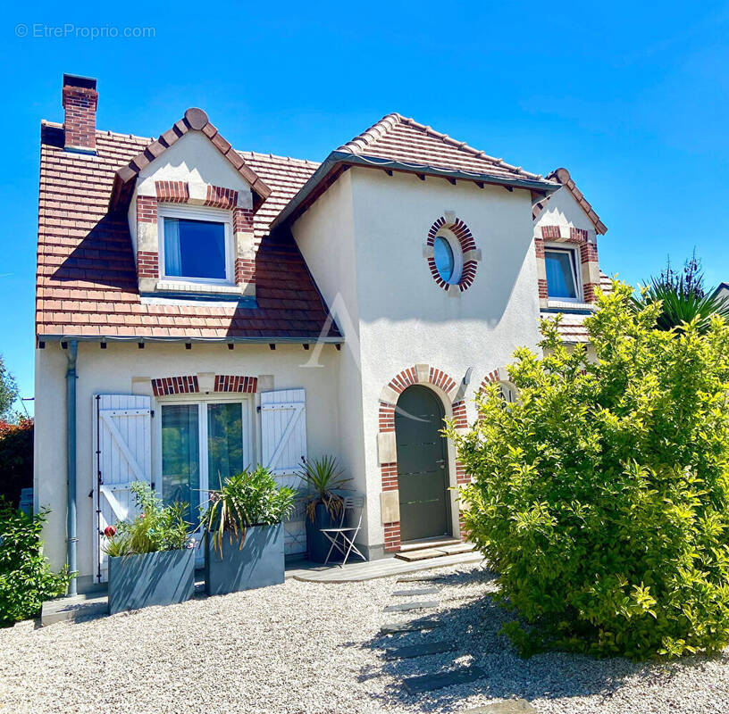 Maison à LA CHAPELLE-SAINT-MESMIN