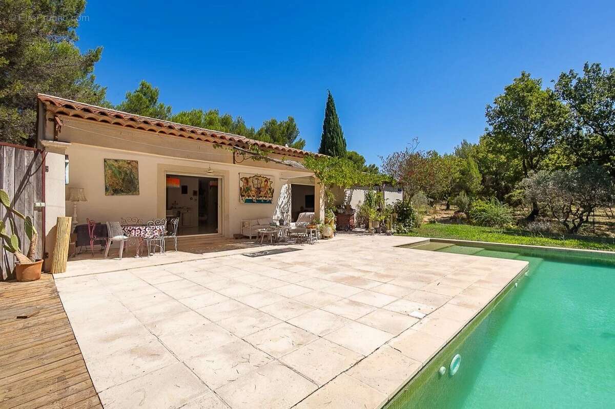 Maison à VENTABREN
