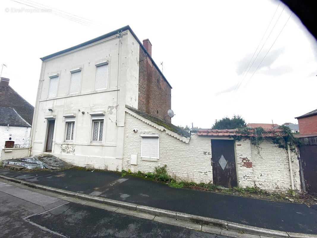 Maison à SARS-POTERIES