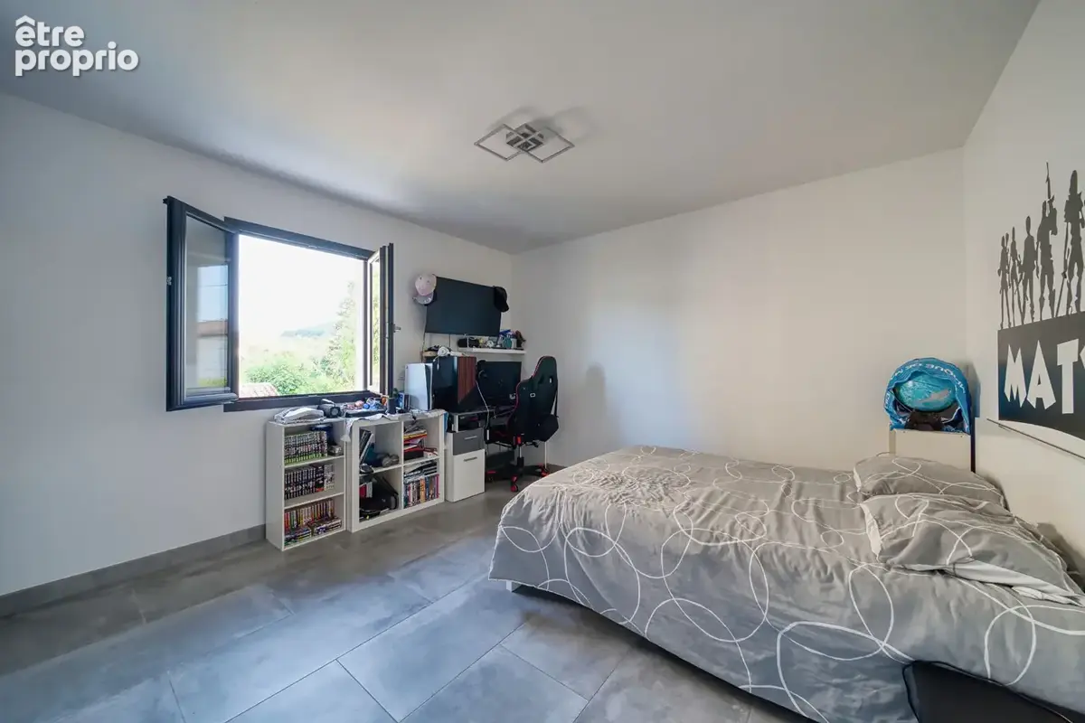 Découvrez cette maison récente de 150m² avec piscine. - photo 16