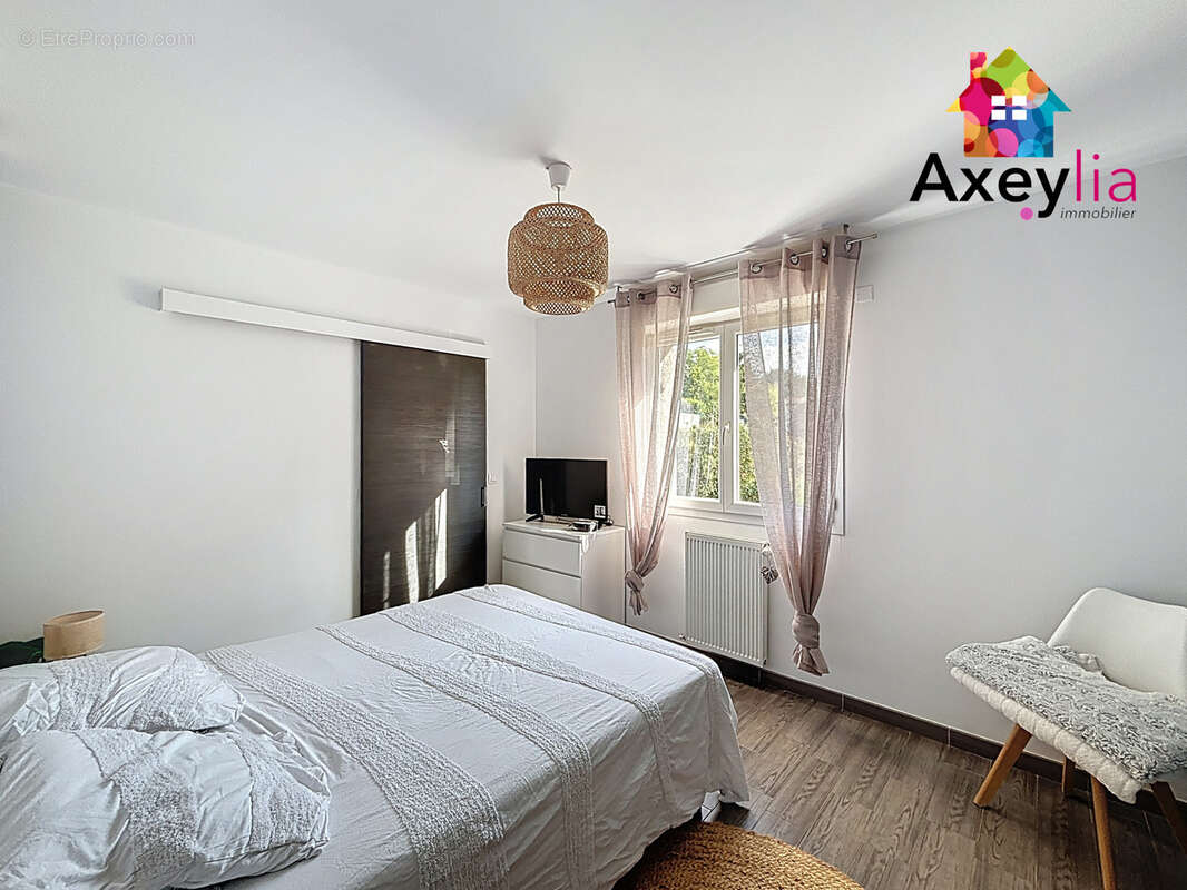 Maison à COMMELLE-VERNAY