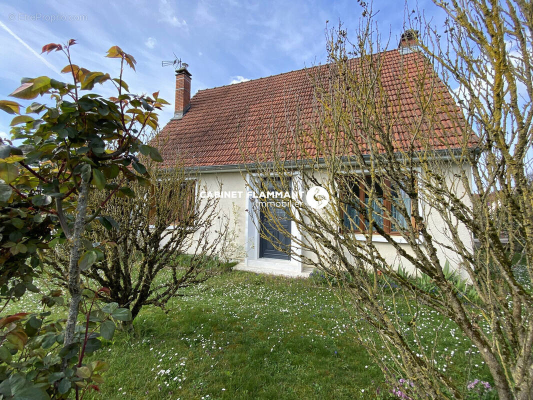 Maison à LONGEAULT