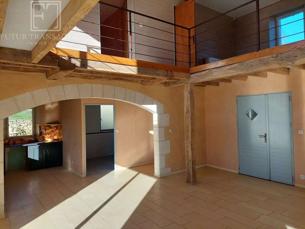 Maison à SAINT-FRONT-LA-RIVIERE