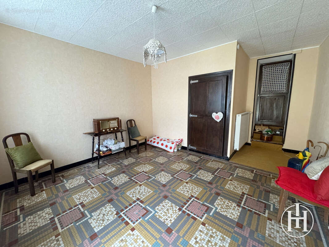 Maison à SAINT-BONNET-TRONCAIS