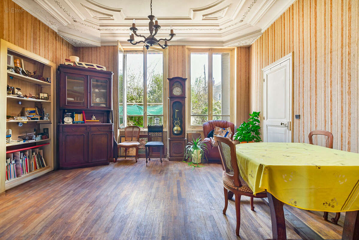 Maison à GUIGNES