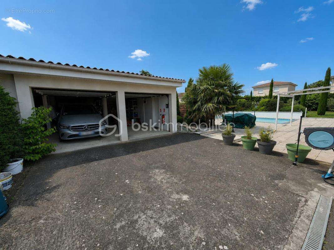 Maison à LES MARTRES-DE-VEYRE