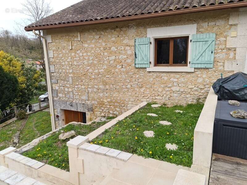 Maison à RUELLE-SUR-TOUVRE