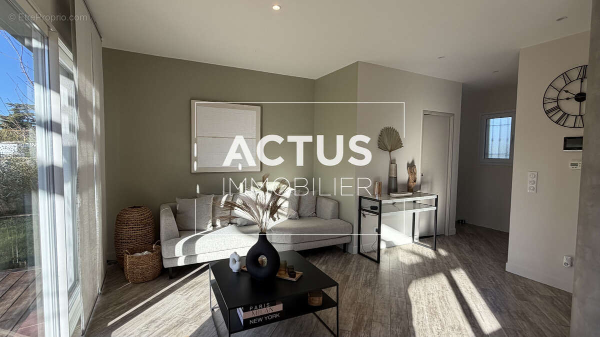 Maison à FONTVIEILLE