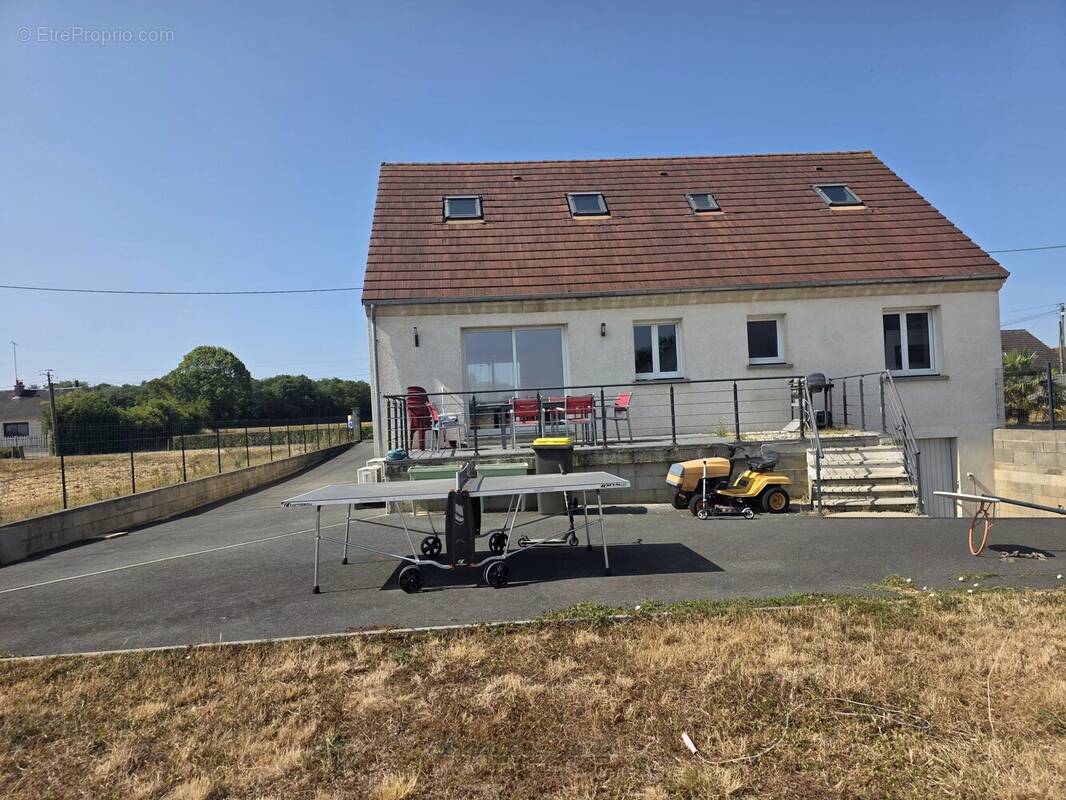 Maison familiale avec 5 chambres - Corquilleroy - photo 1