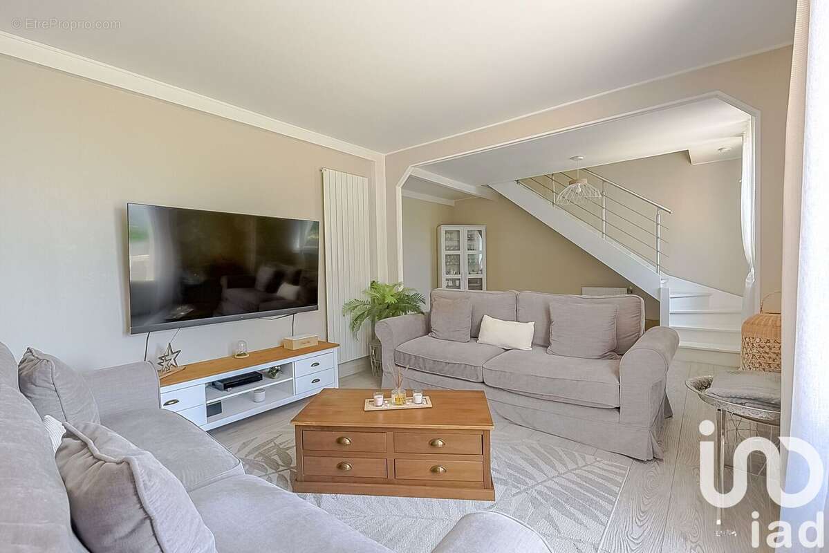 Photo 2 - Maison à MONTIGNY-LES-CORMEILLES