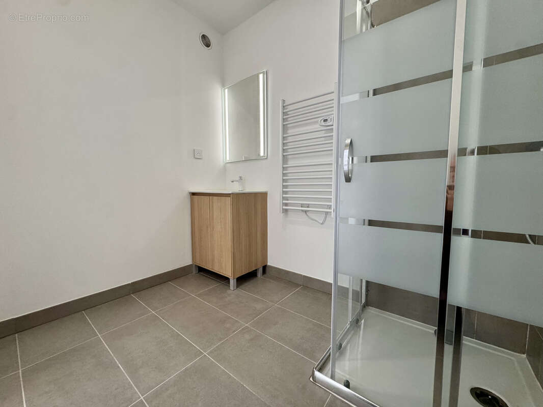 Appartement de type T2 en rez de chaussée au sein d'une résidence avec piscine à La Londe les Maures - photo 6