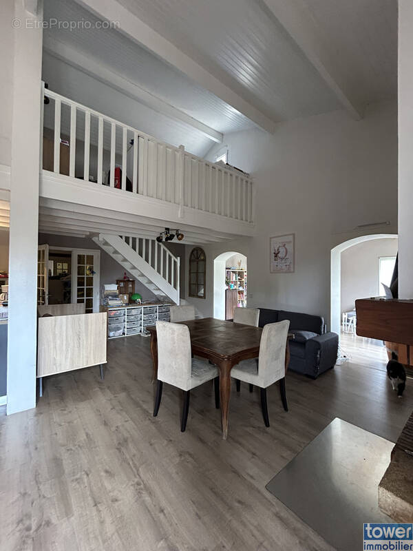 Maison à SAINT-SULPICE-ET-CAMEYRAC