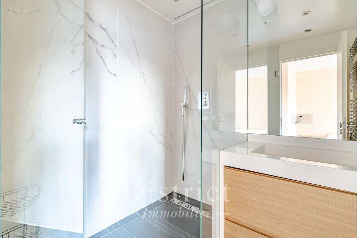 Appartement à PARIS-7E