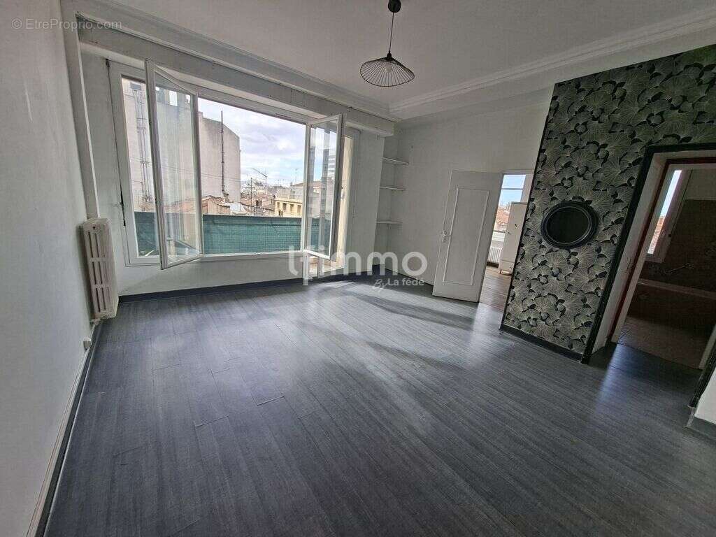 Appartement à MARSEILLE-4E