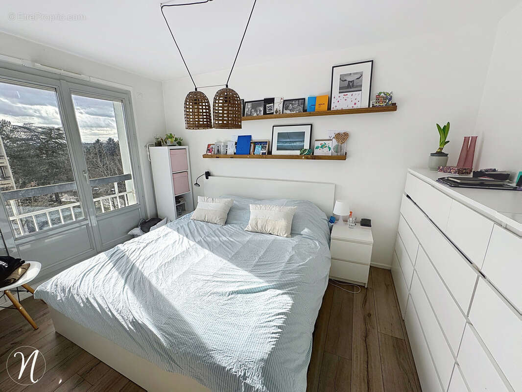 Appartement à SAINT-GENIS-LAVAL