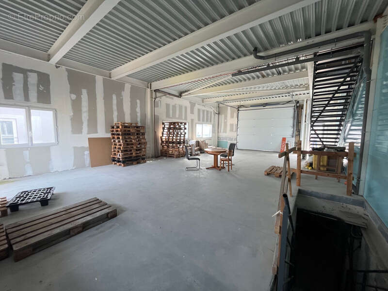 Commerce à MAXILLY-SUR-LEMAN