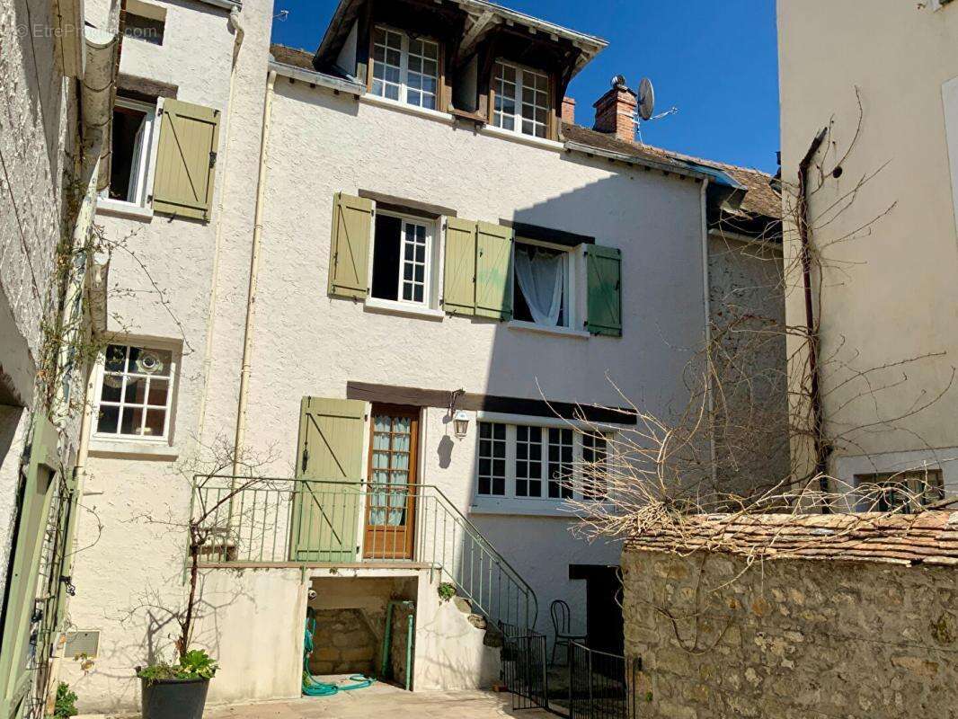 Maison à SAMOIS-SUR-SEINE