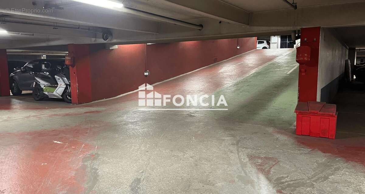 Parking à PARIS-10E