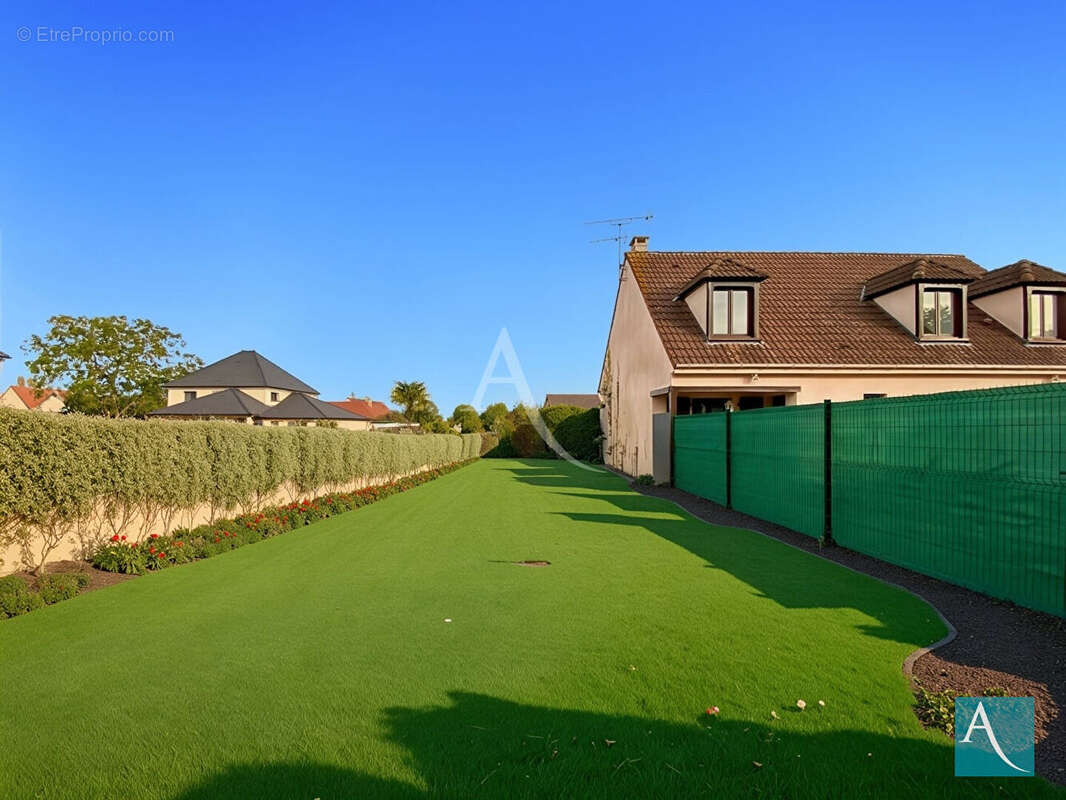 Terrain à SAINT-GERMAIN-LES-ARPAJON