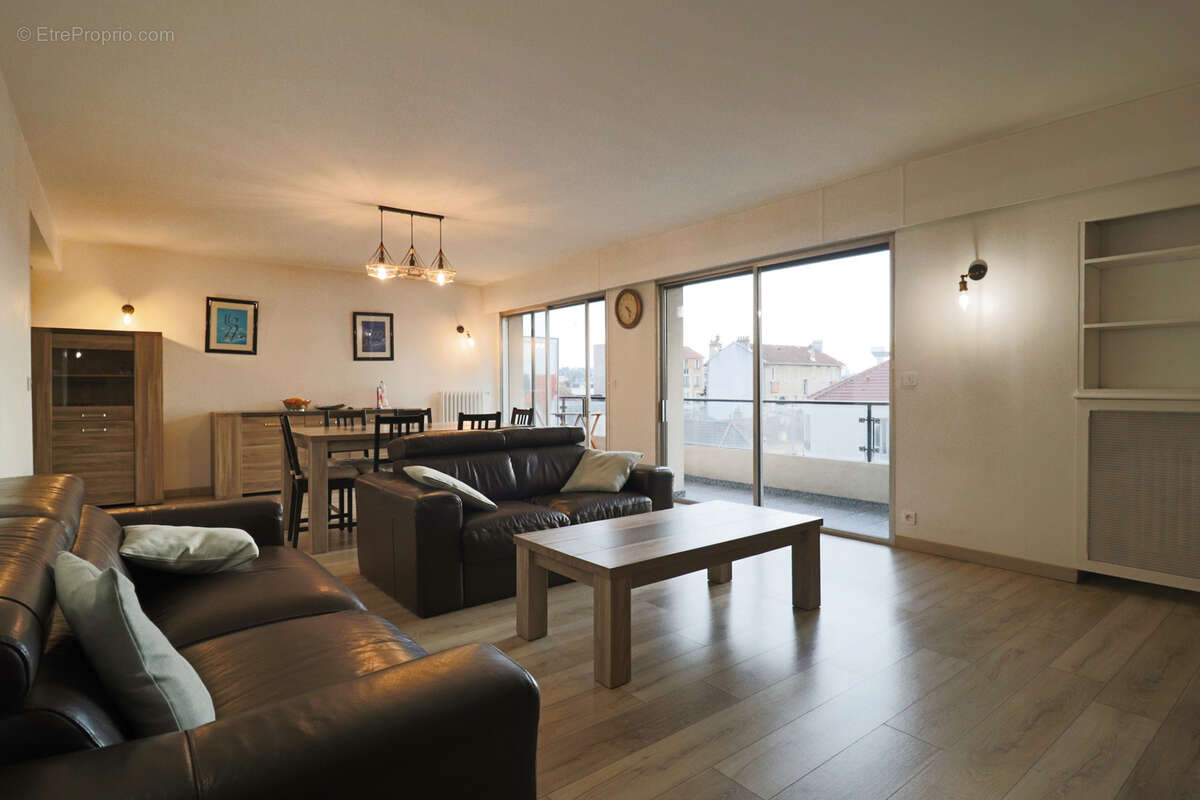 Appartement à LES PAVILLONS-SOUS-BOIS