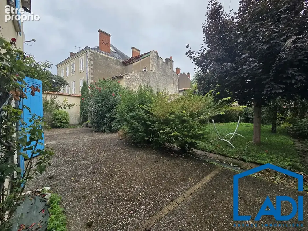 À VENDRE  - Jolie maison de ville à Saint-Maixent-l'École ! - photo 2