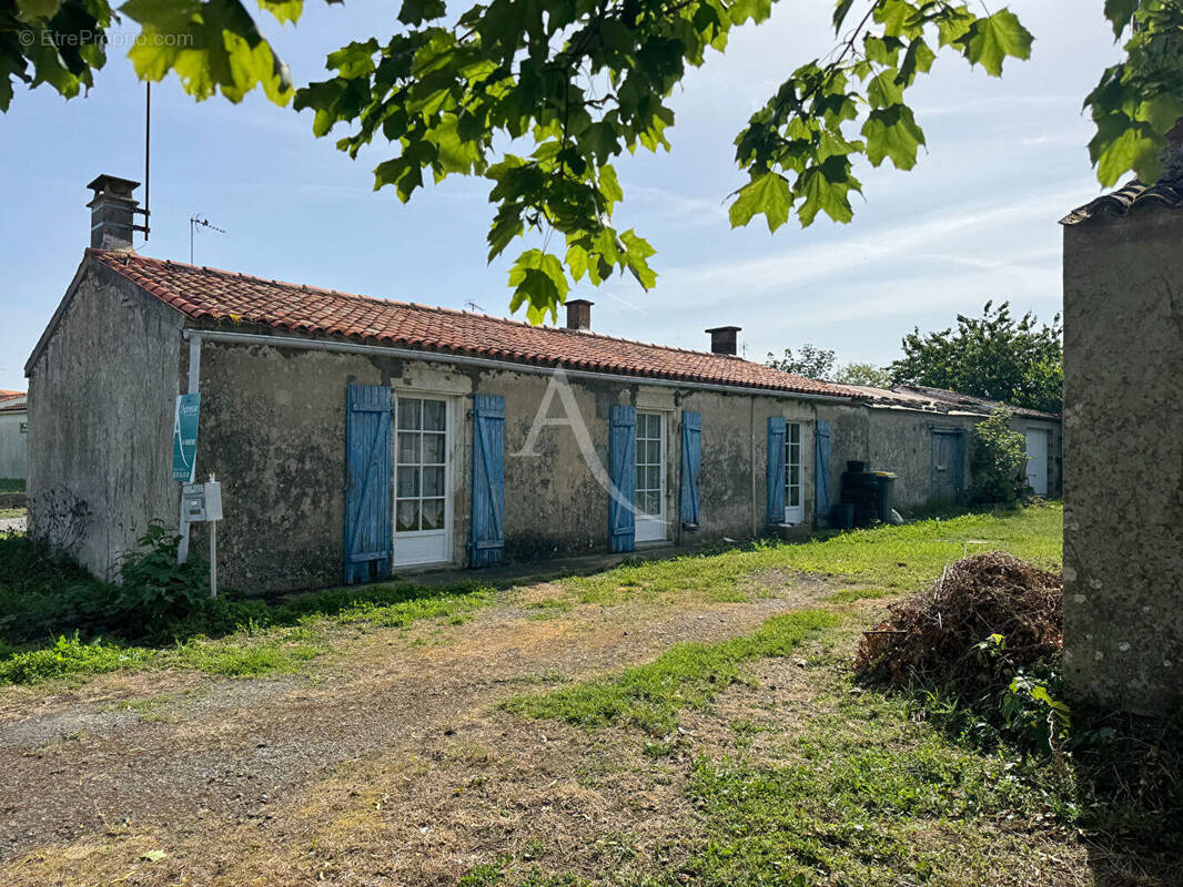Maison à VOUILLE-LES-MARAIS