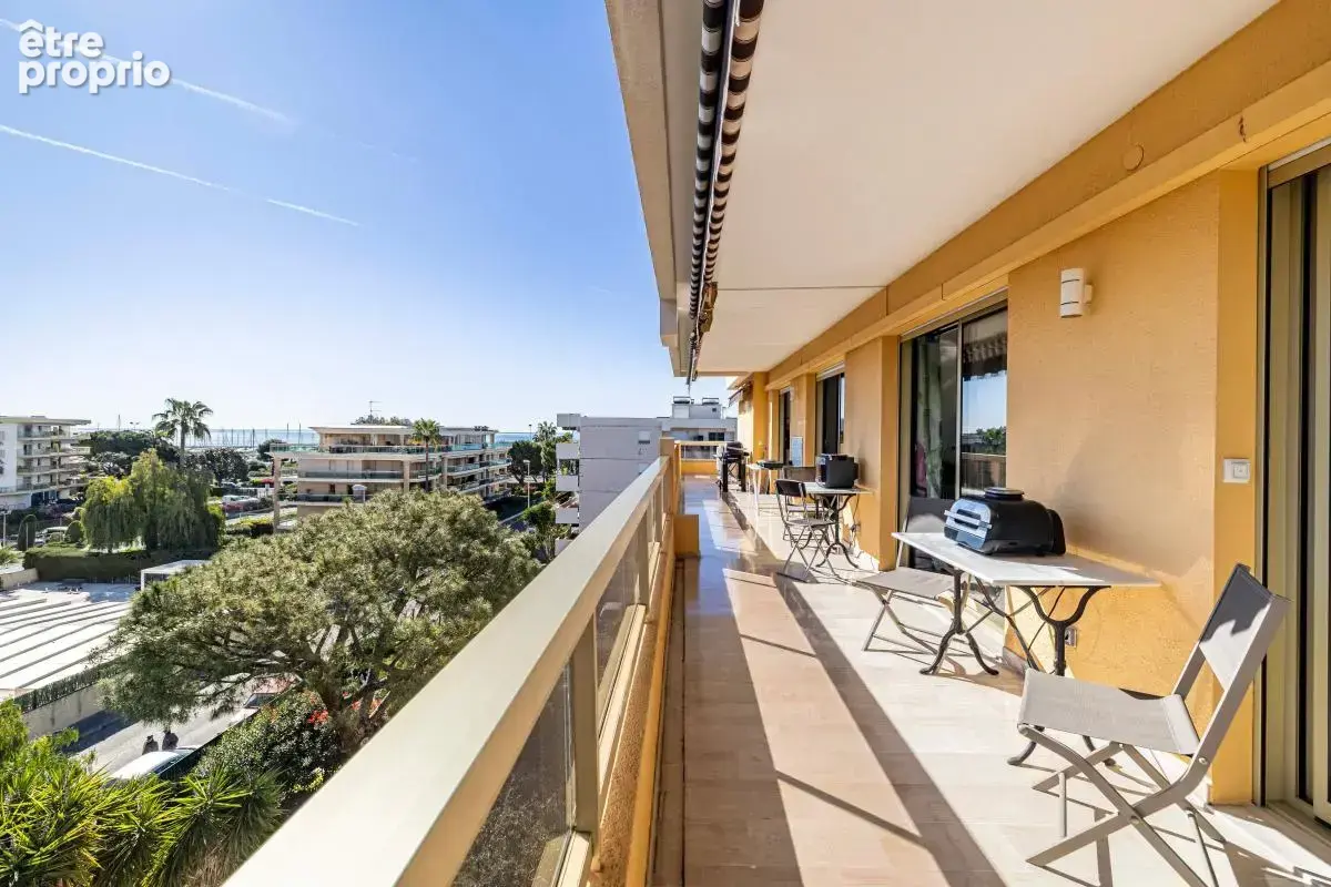 SAINT-LAURENT-DU-VAR Vespins 4P 99m² Dernier étage refait à neuf terrasse caves garage - photo 5