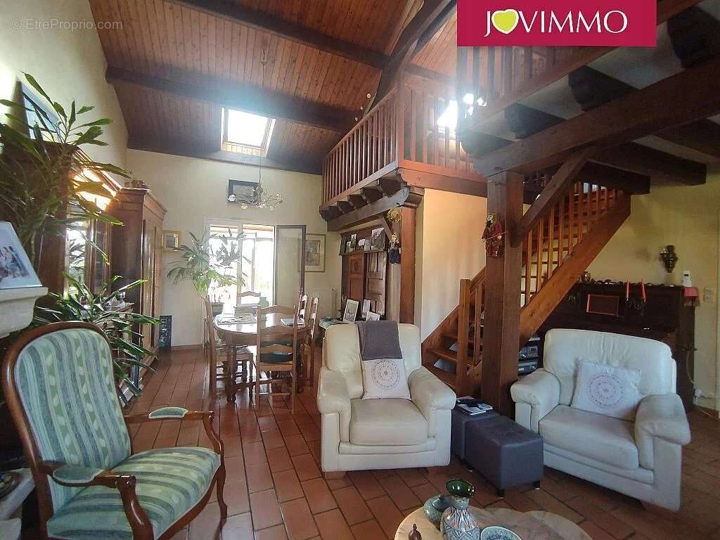 Maison à FONTAINE-LE-COMTE