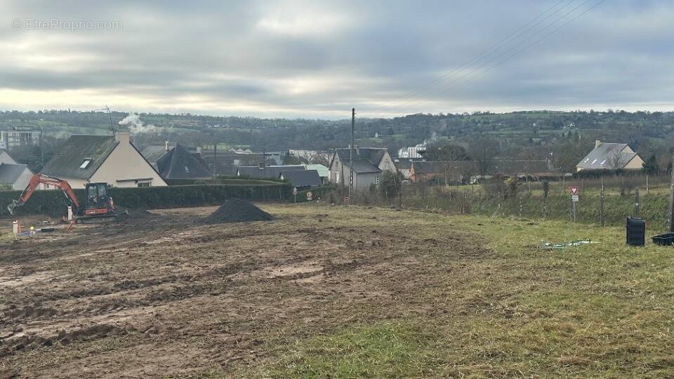 Terrain à CONDE-SUR-VIRE