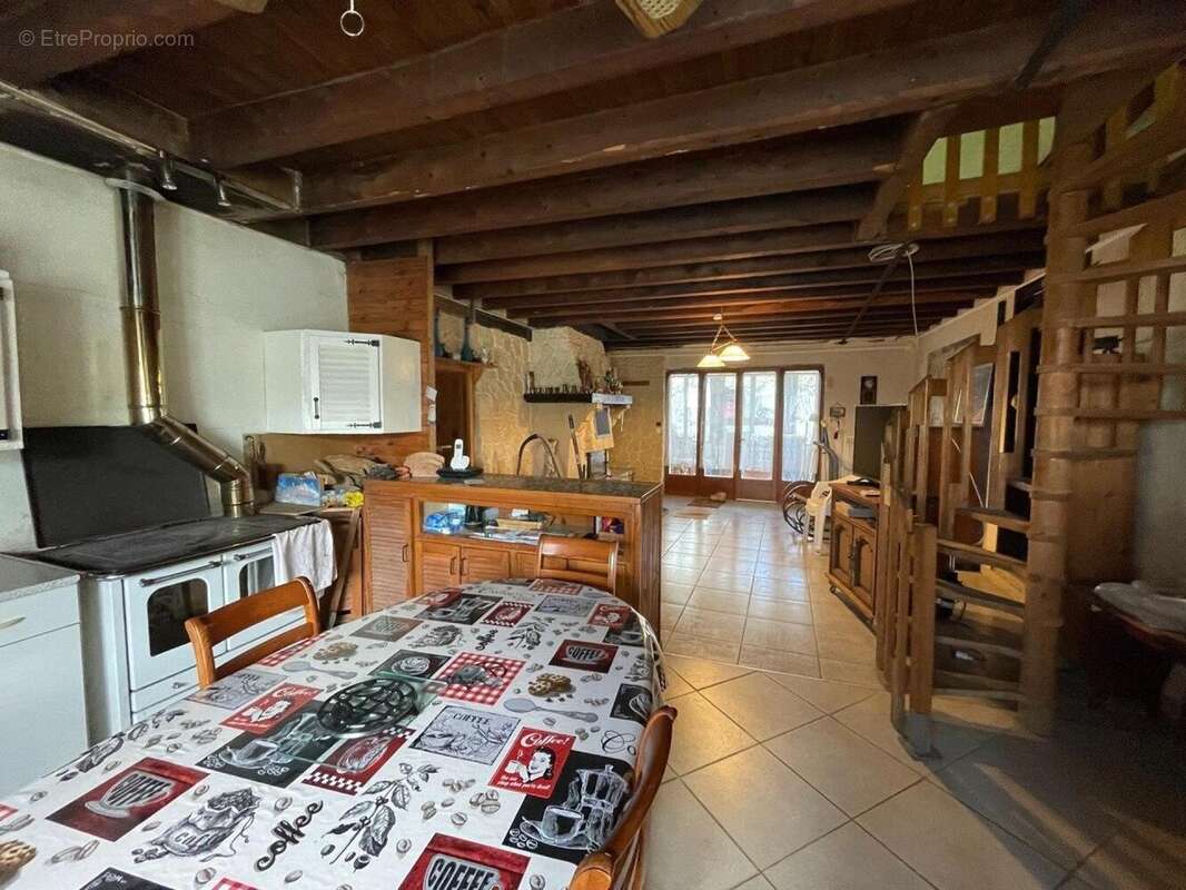 Maison 133 m² à Murat  - photo 3
